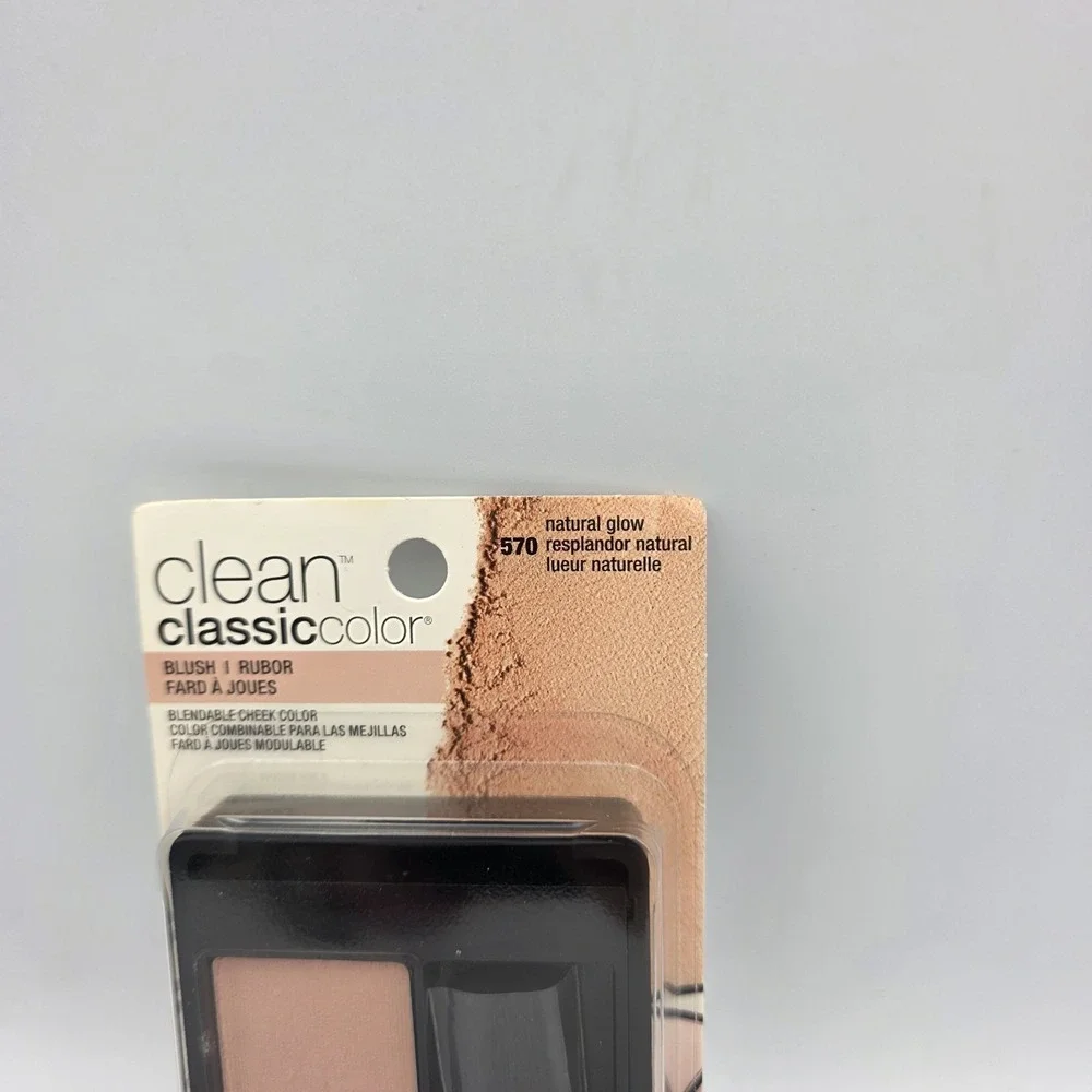 New Covergirl Clean Classic Color 570 Natural Glow  .3 oz Blush Sealed